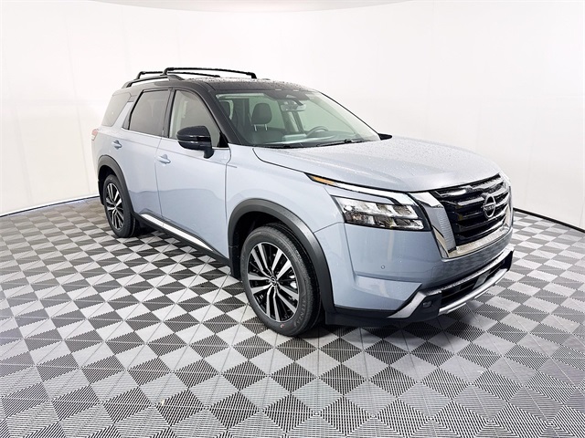 2025 Nissan Pathfinder Platinum's photo