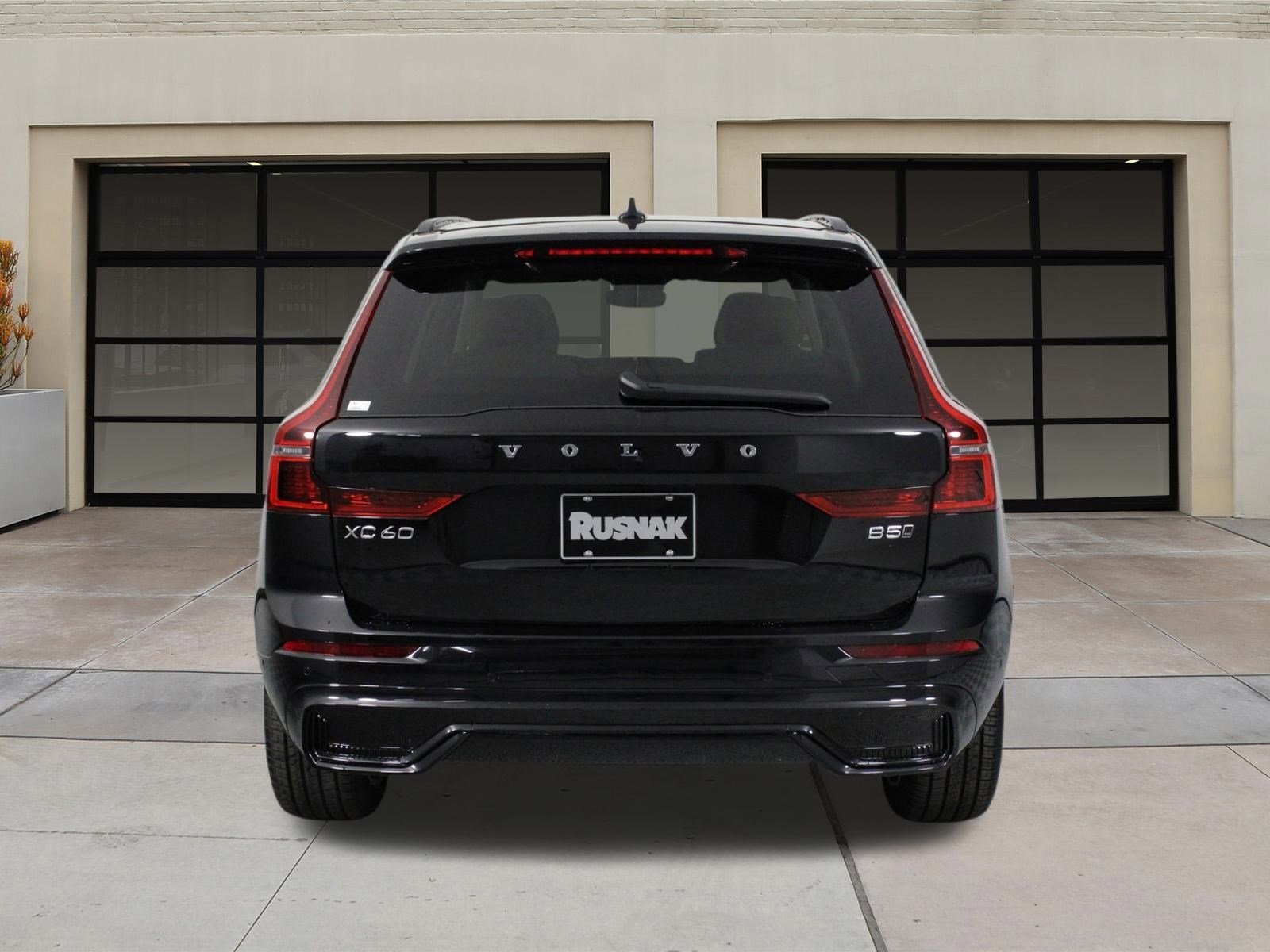 2026 Volvo XC60 B5 photo 4