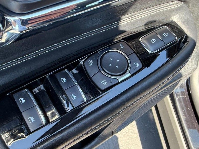 2022 Lincoln Corsair Standard photo 14