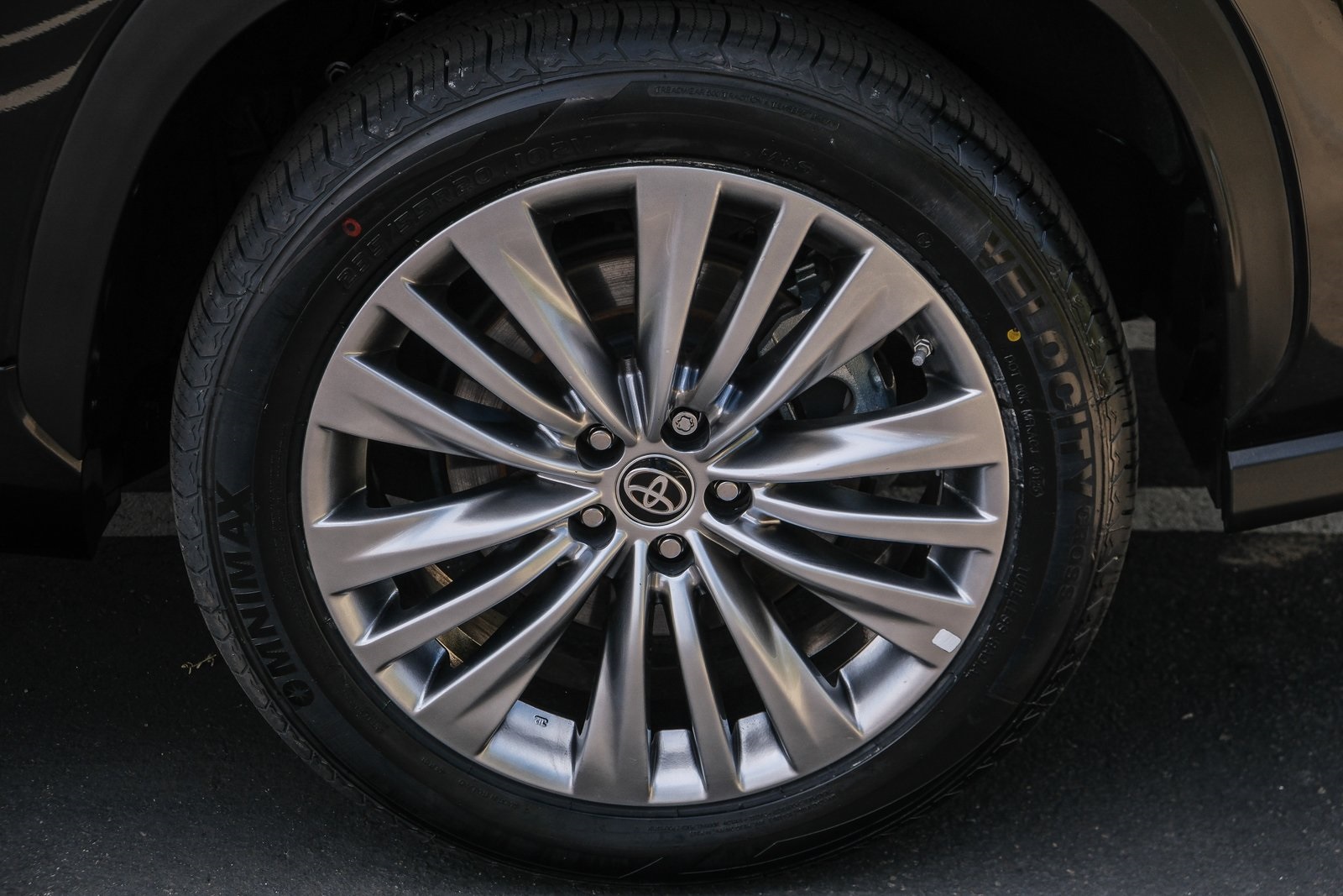 2023 Toyota Highlander Hybrid Platinum photo 7