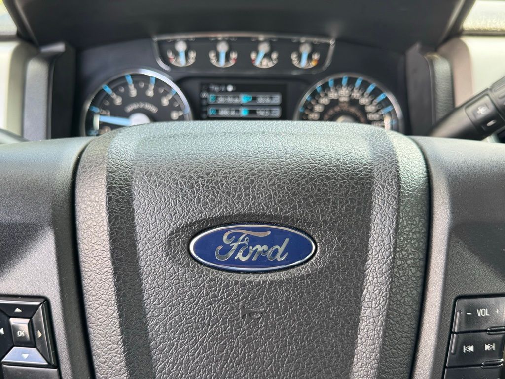 2011 Ford F-150 Lariat photo 23
