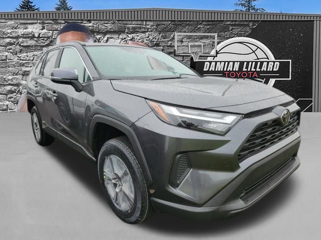 2025 Toyota RAV4 XLE's photo