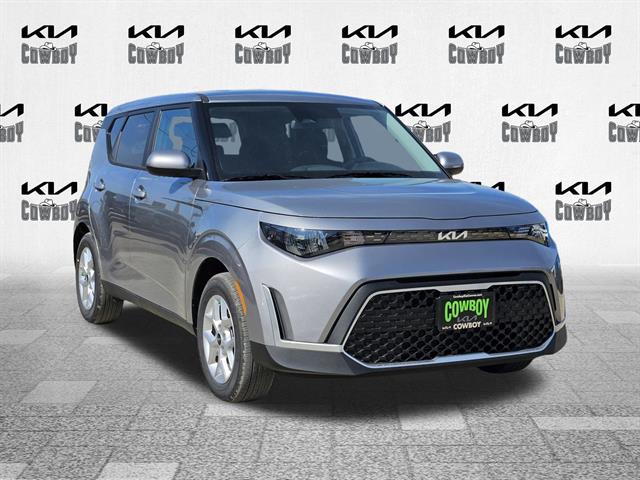 2025 Kia Soul LX's photo