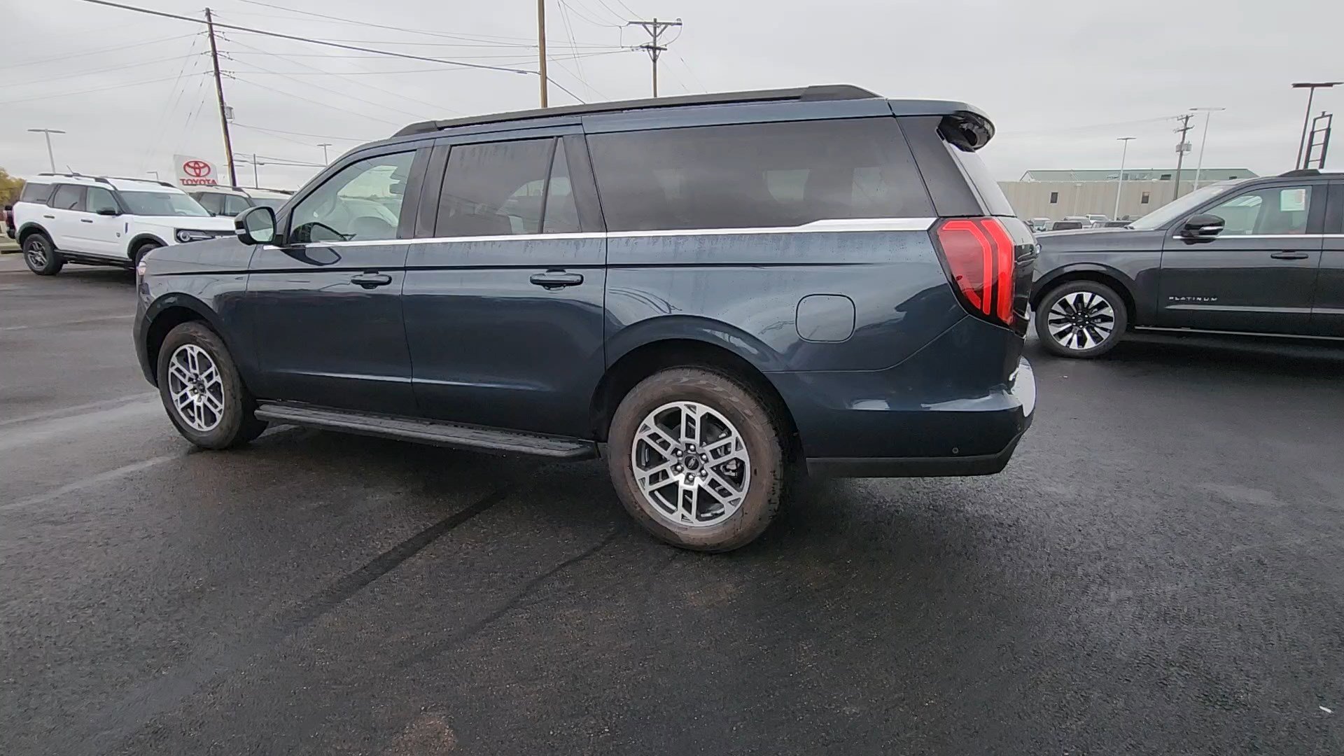 2025 Ford Expedition MAX photo 4