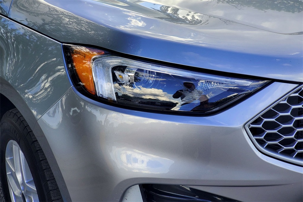 2024 Ford Edge SEL photo 2