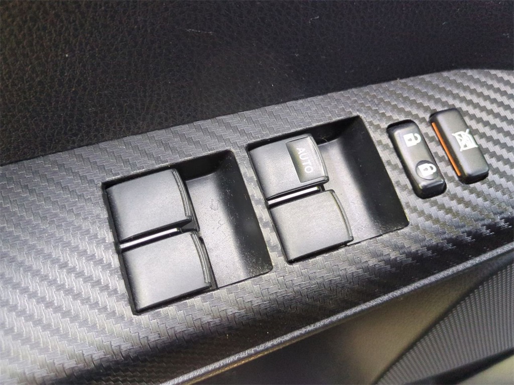 2014 Toyota RAV4 LE photo 12