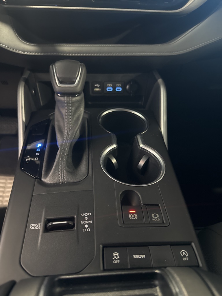 2022 Toyota Highlander LE photo 35