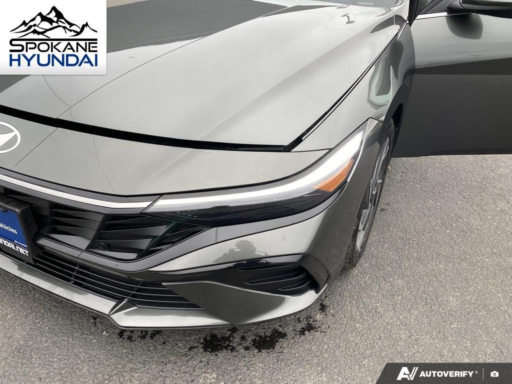 2024 Hyundai Elantra SEL Convenience photo 11