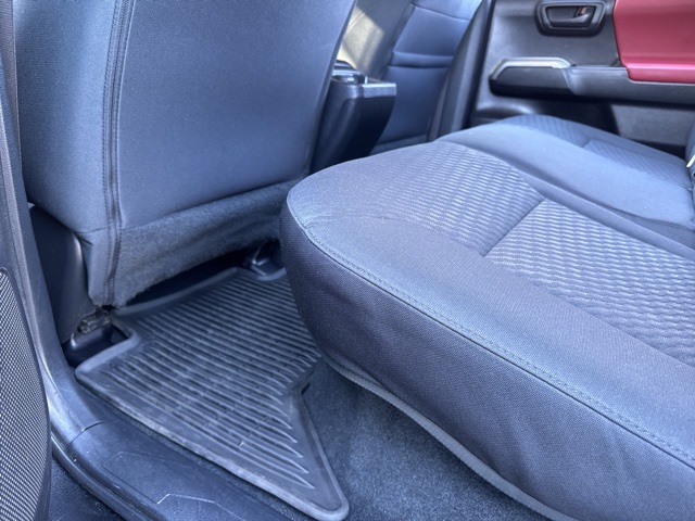 2022 Toyota Tacoma SR5 photo 19