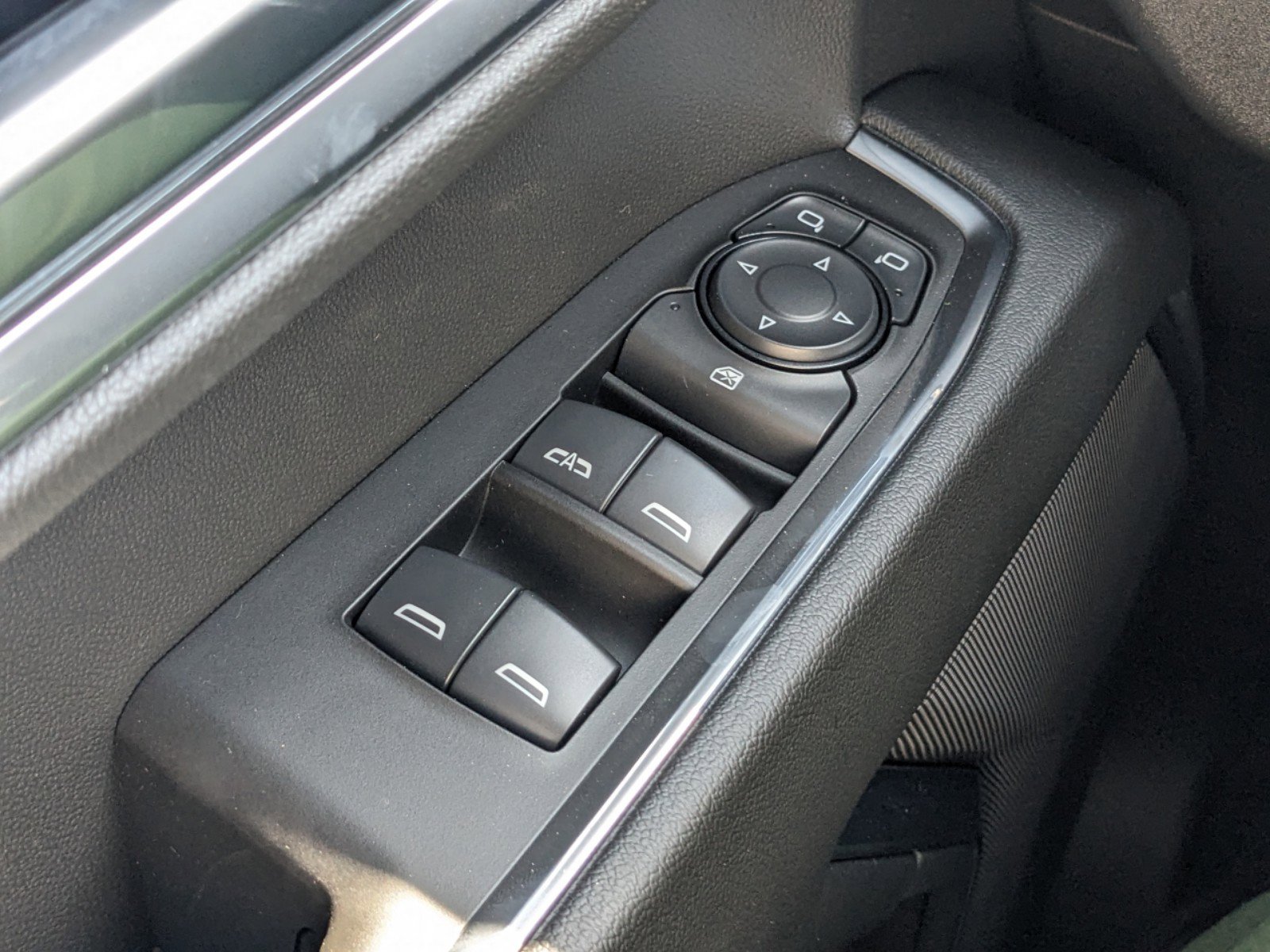 2025 Chevrolet Silverado 1500 LT photo 25