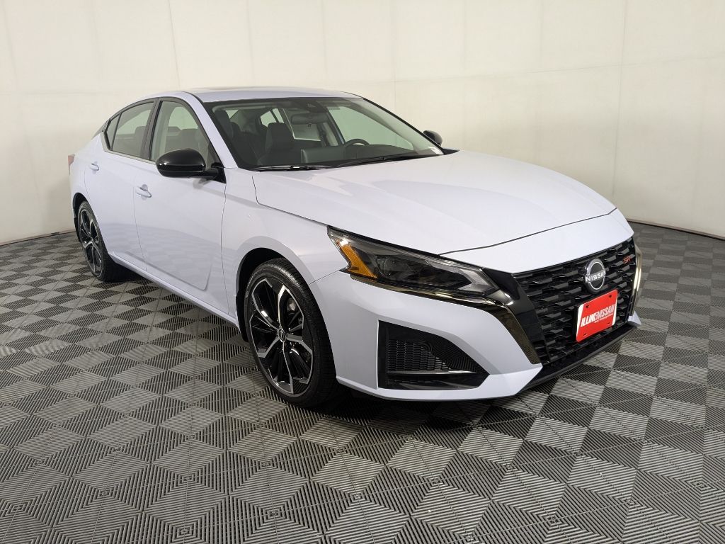 2025 Nissan Altima SR's photo