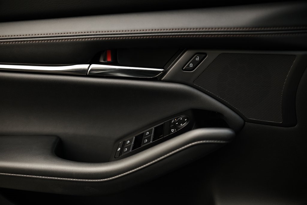 2025 Mazda Mazda3 2.5 s Preferred Hatchback photo 13