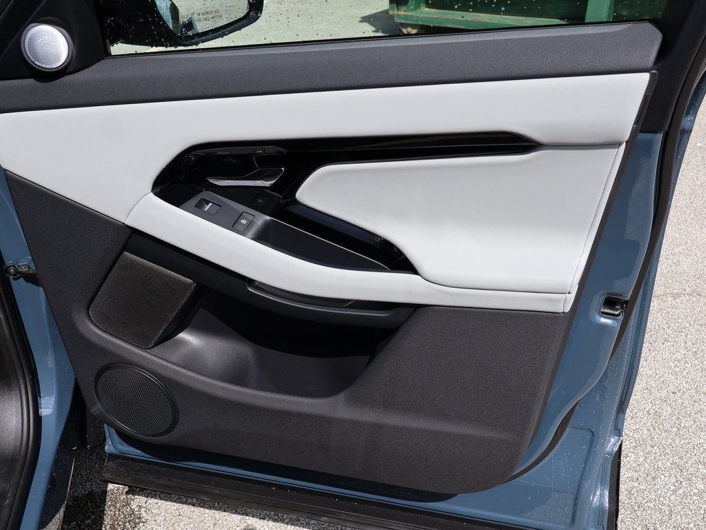 2026 Land Rover Range Rover Evoque Dynamic SE photo 10