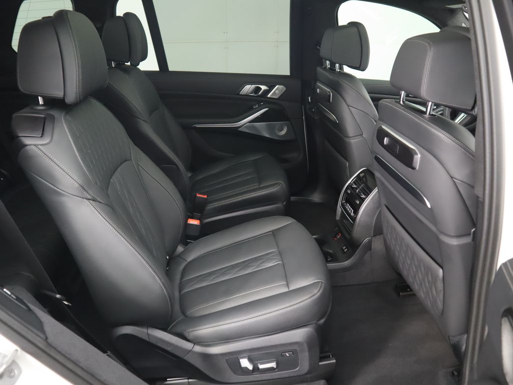 2025 Bmw X7 M60i photo 22