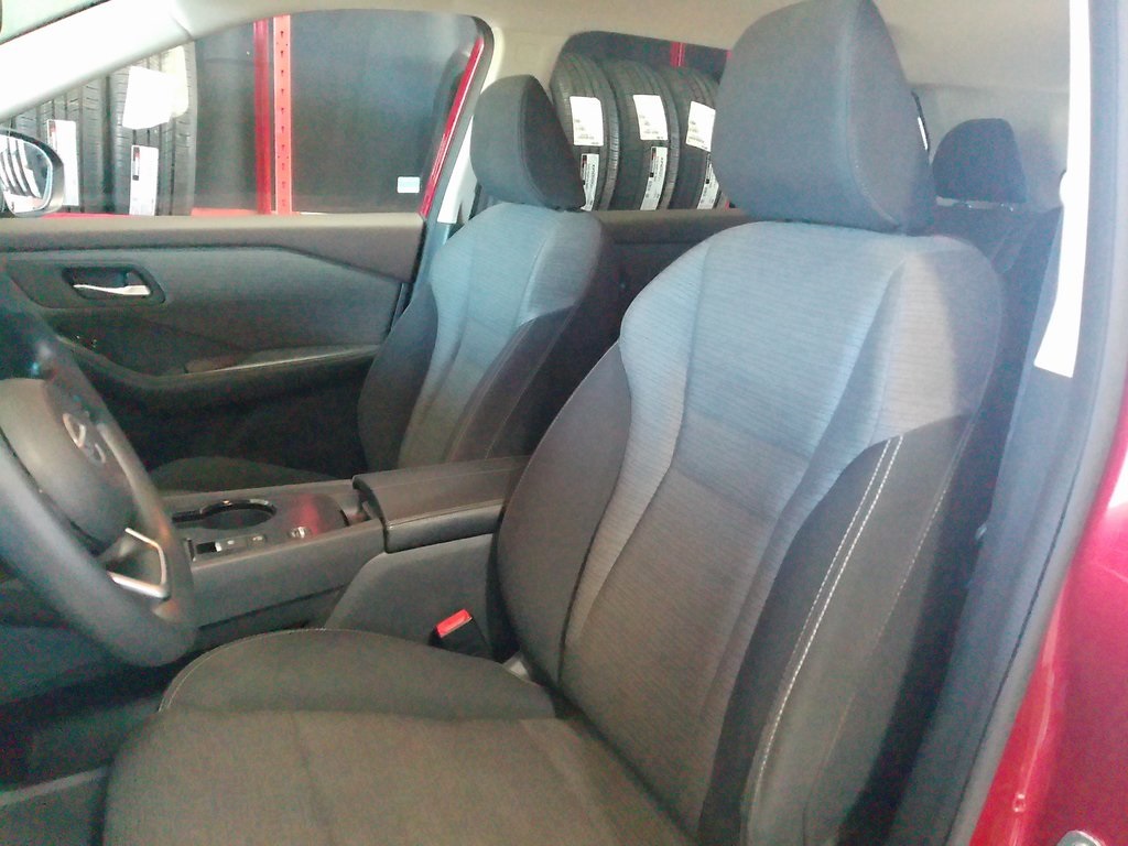 2021 Nissan Rogue SV photo 8