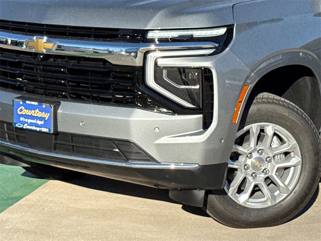 2026 Chevrolet Suburban LS photo 2