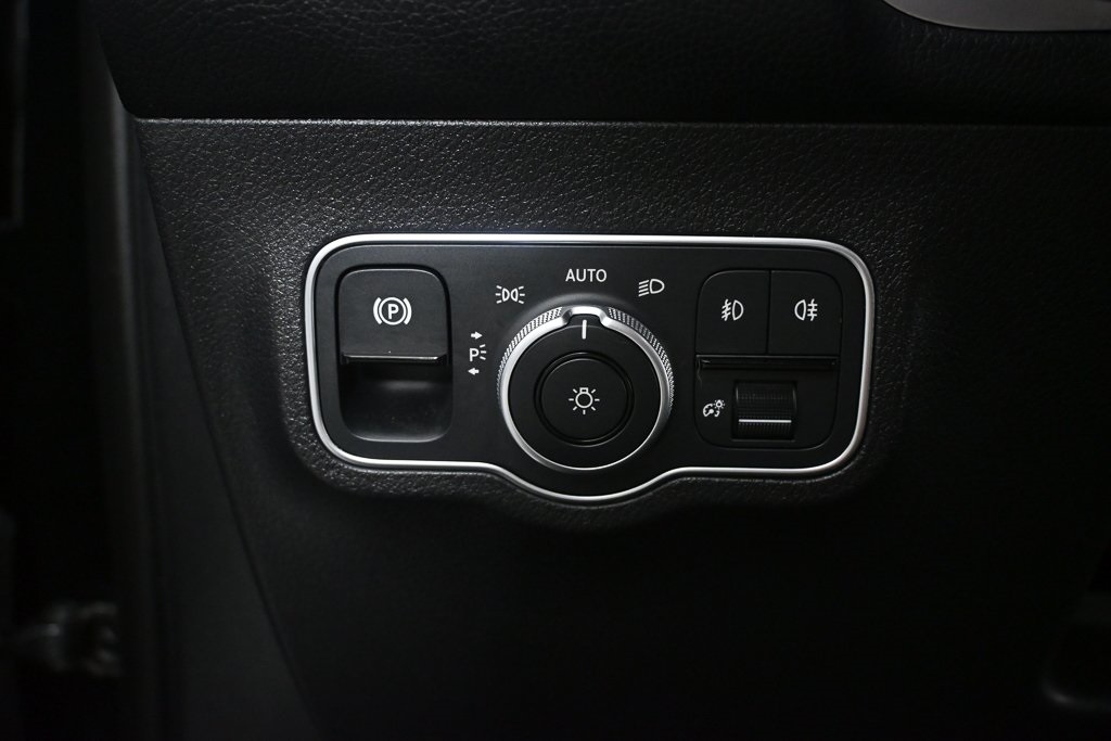 2024 Mercedes Benz GLB 250 photo 6