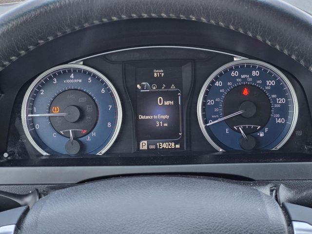 2017 Toyota Camry XLE photo 16