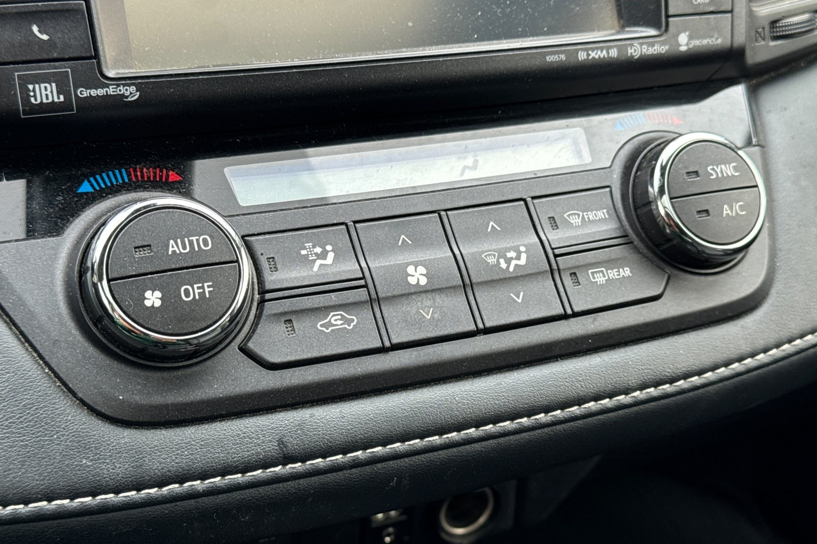2018 Toyota RAV4 Hybrid Limited photo 18