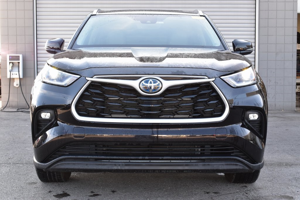 Used 2021 Toyota Highlander XLE with VIN 5TDGARAH9MS012090 for sale in Kansas City