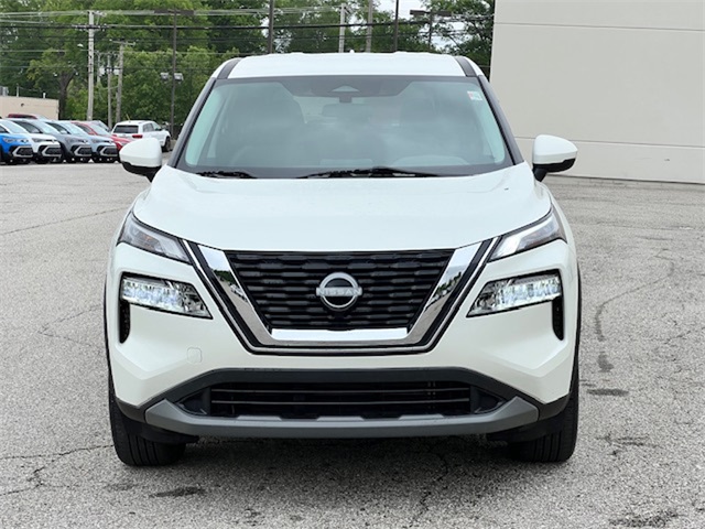 2022 Nissan Rogue SV photo 9