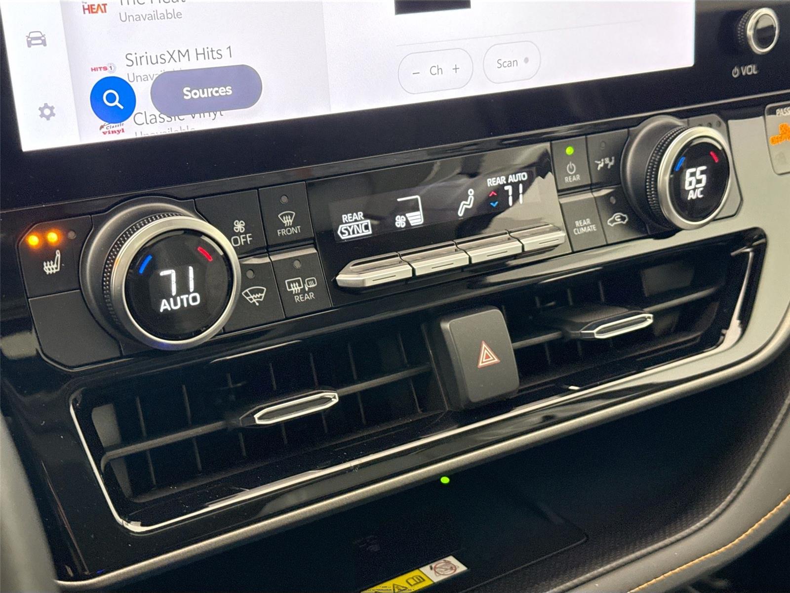 2023 Toyota Highlander Hybrid Bronze Edition photo 24