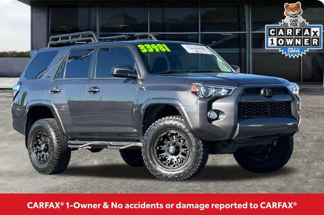 2019 Toyota 4Runner SR5 photo 2