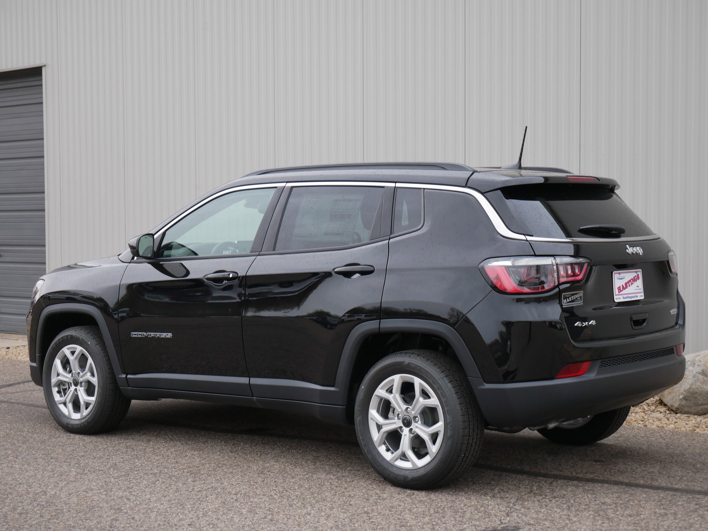 2025 Jeep Compass Latitude photo 3