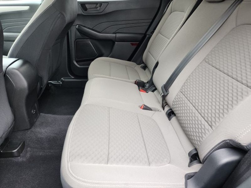 2022 Ford Escape SE photo 8