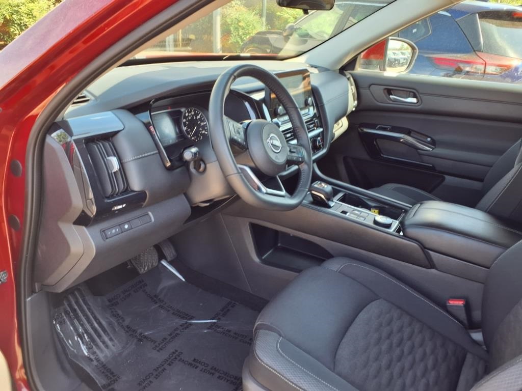 2022 Nissan Pathfinder SV photo 13