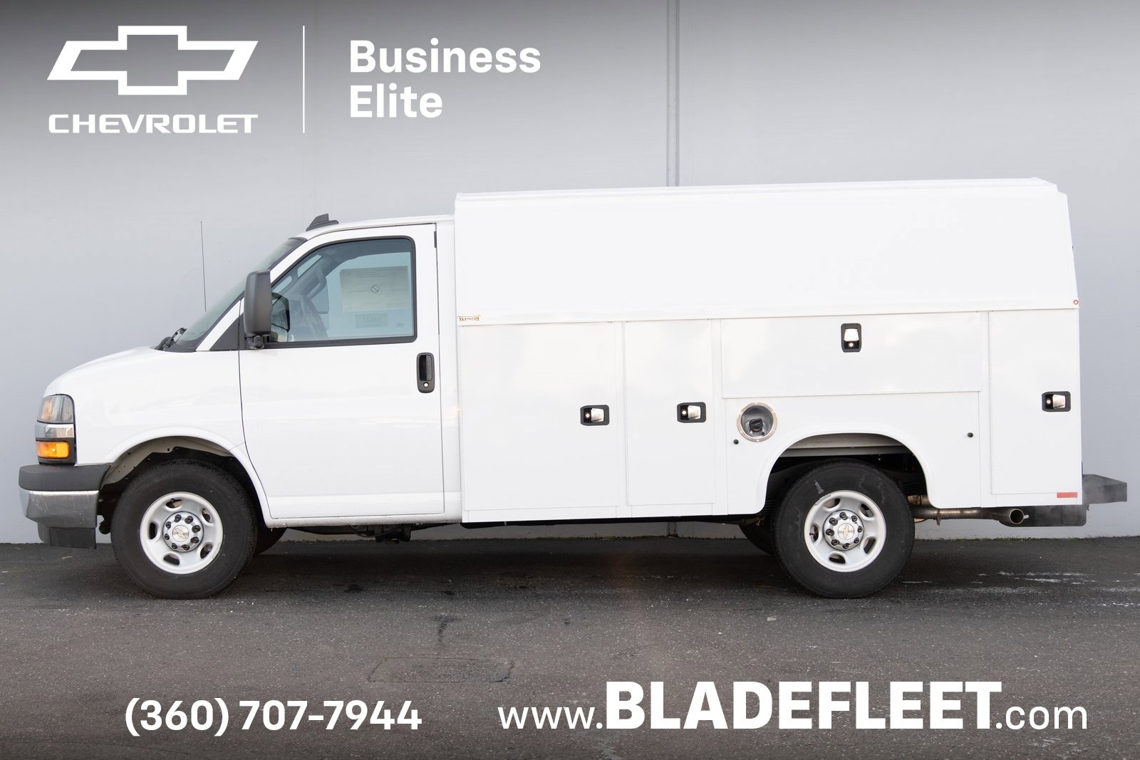 2024 Chevrolet Express Cutaway 3500 photo 2