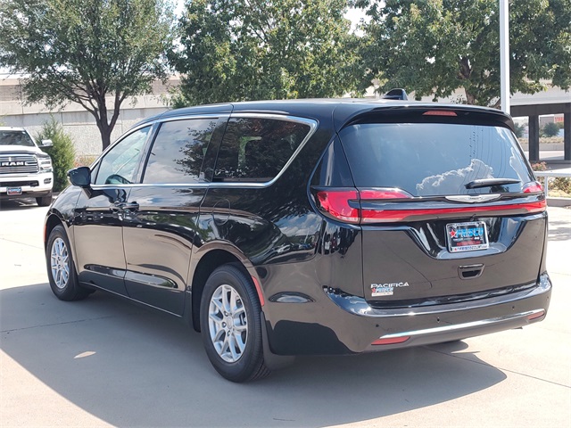 2026 Chrysler Pacifica photo 5