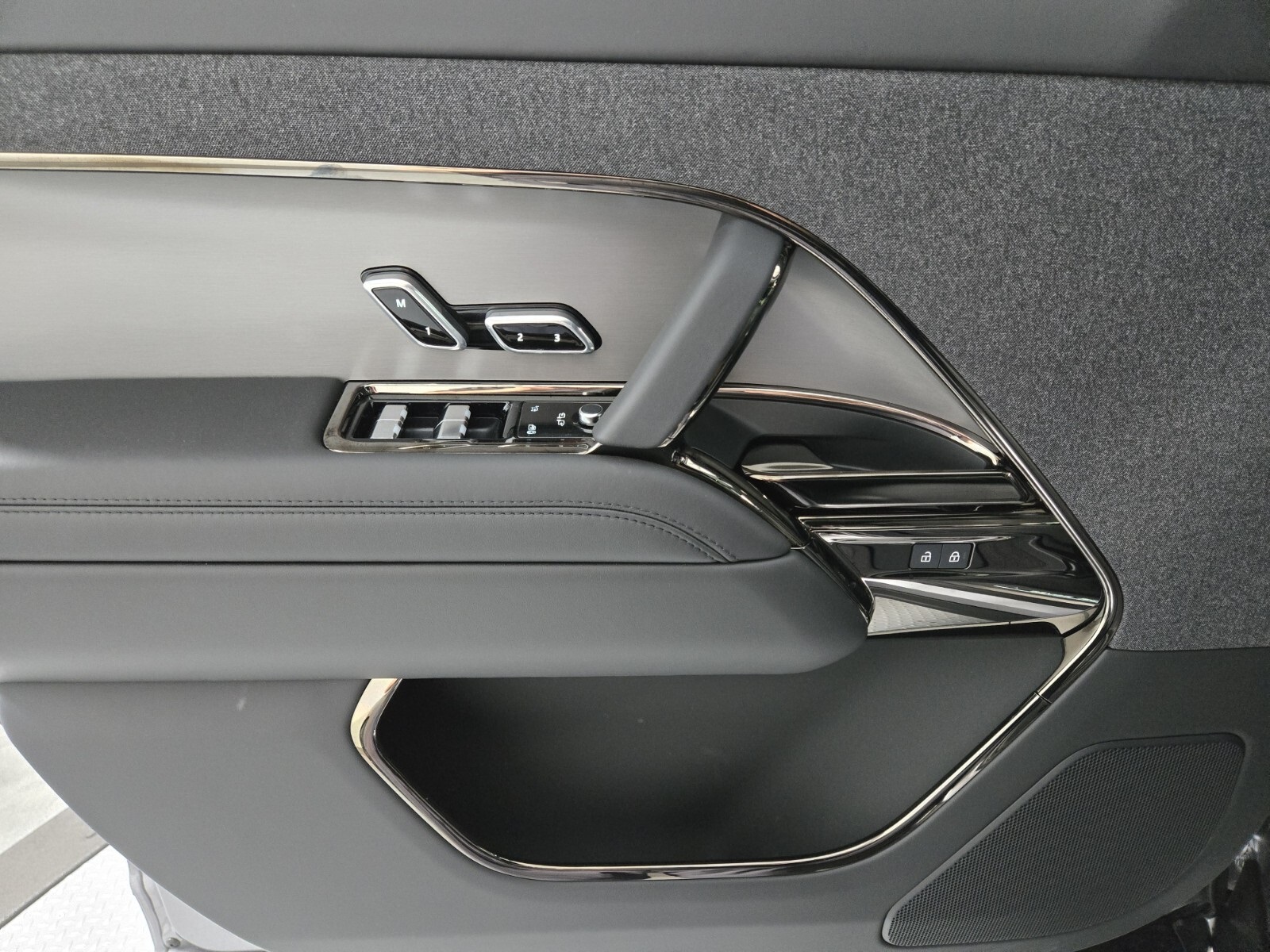 2025 Land Rover Range Rover Sport SE photo 19
