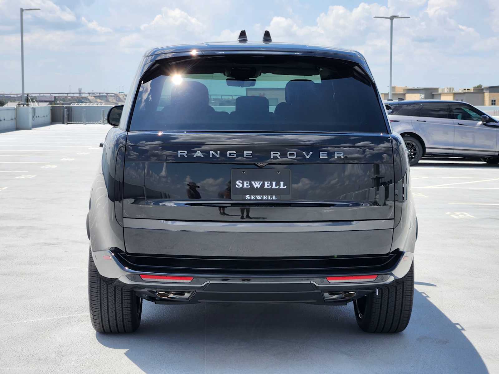 2025 Land Rover Range Rover SE photo 6