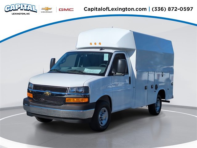 2025 Chevrolet Express Cutaway Base's photo