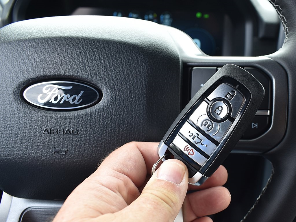 2025 Ford F-150 XLT photo 9