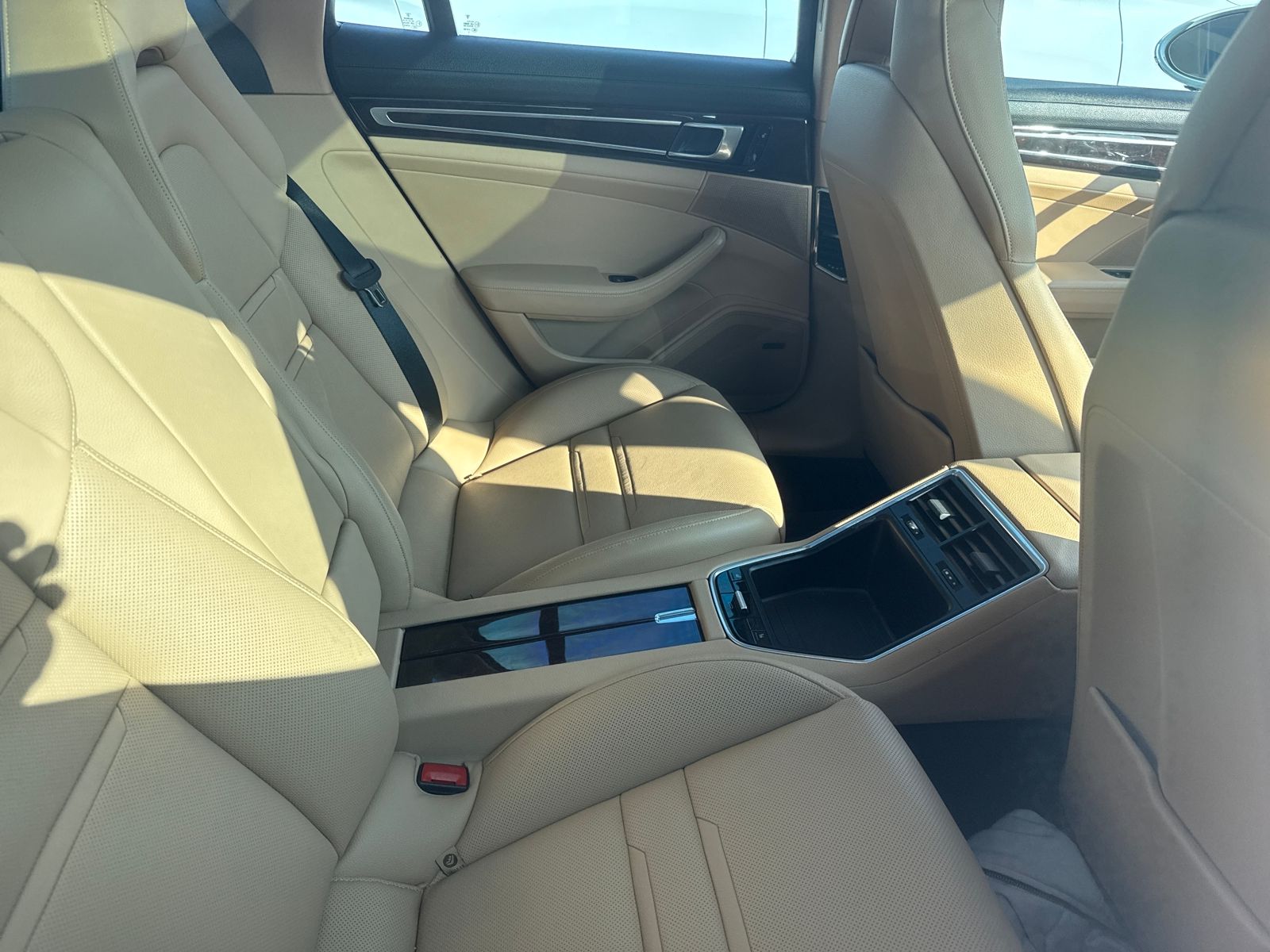 2018 Porsche Panamera 4 photo 11