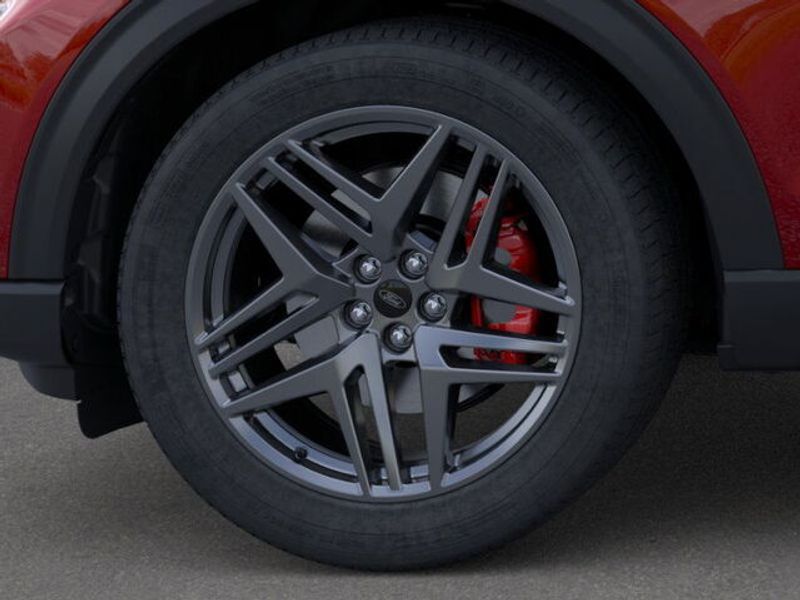 2025 Ford Explorer ST-Line photo 14