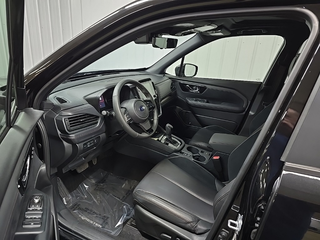2025 Subaru Forester Touring photo 28