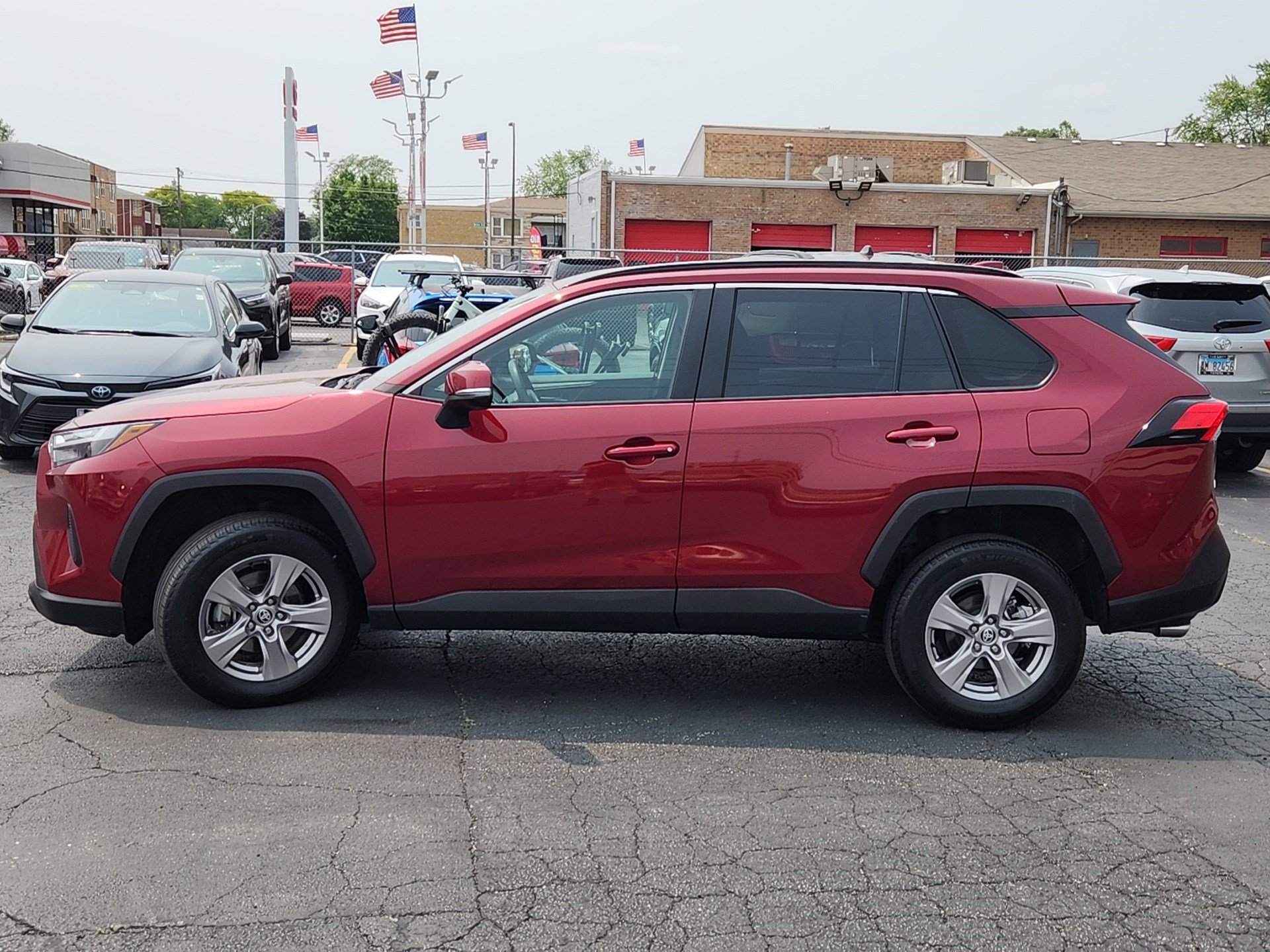 2023 Toyota RAV4 XLE photo 4