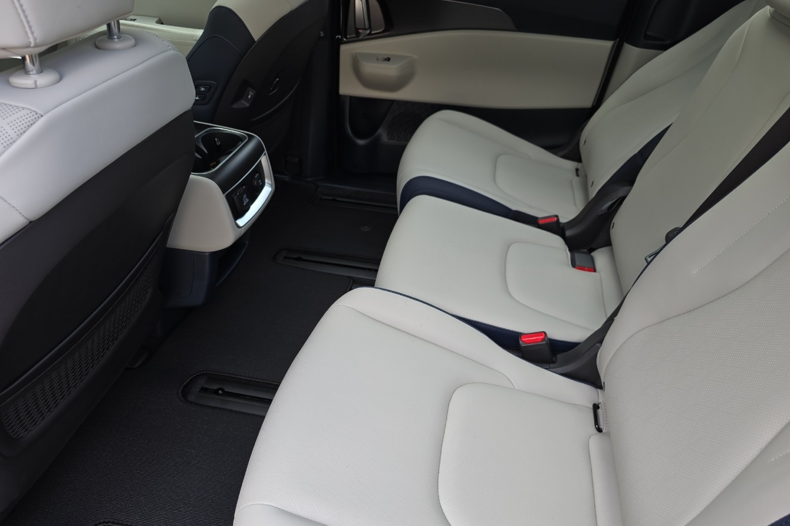 2026 Kia Carnival SX Prestige photo 7