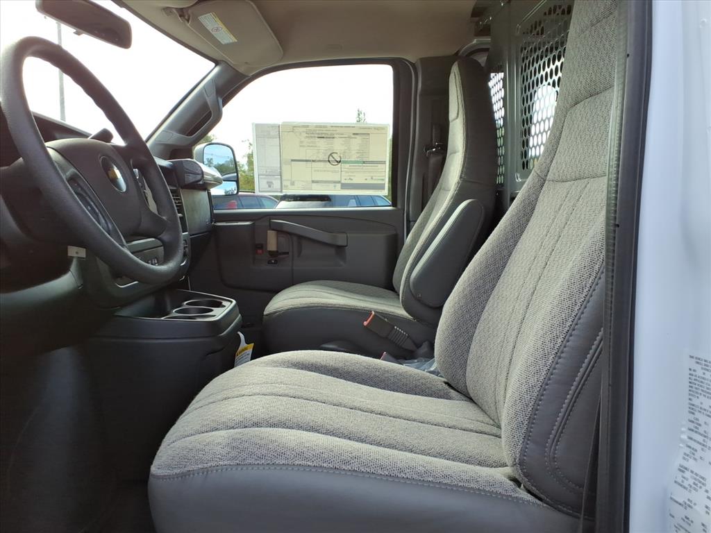 2025 Chevrolet Express Cargo 3500 photo 12