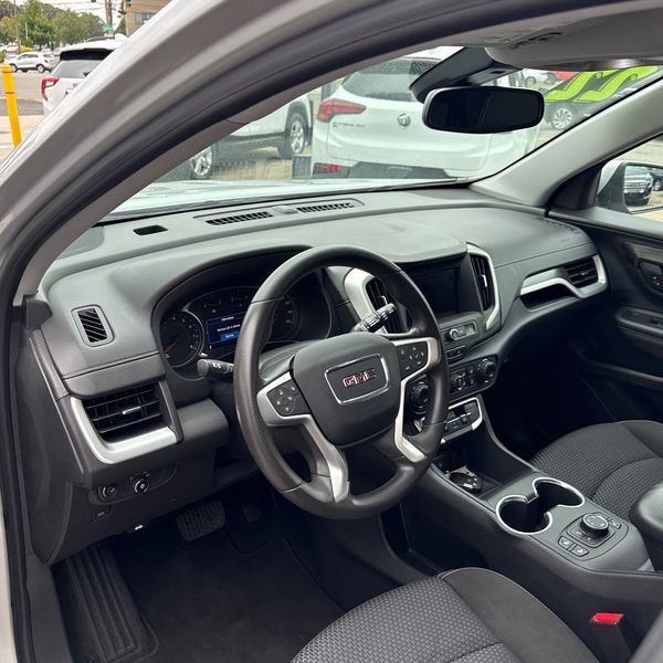 2022 Gmc Terrain SLE photo 4