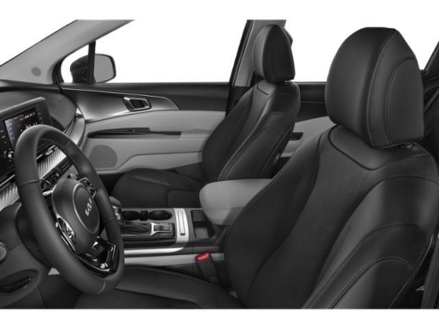 2024 Kia Carnival LX photo 9
