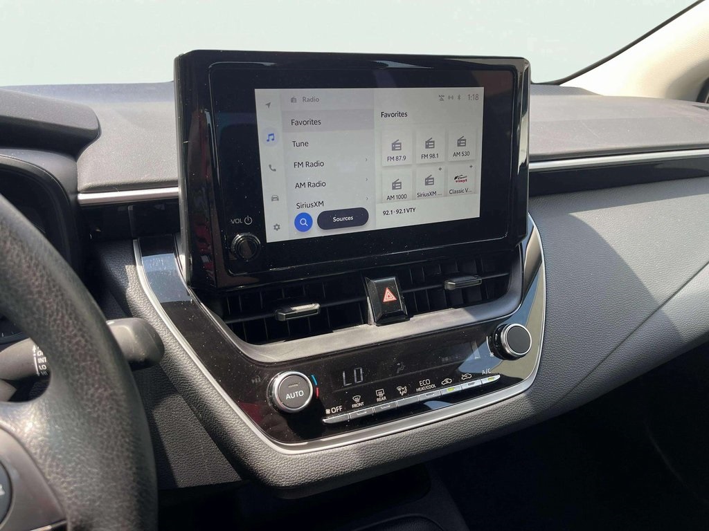 2025 Toyota Corolla LE photo 9