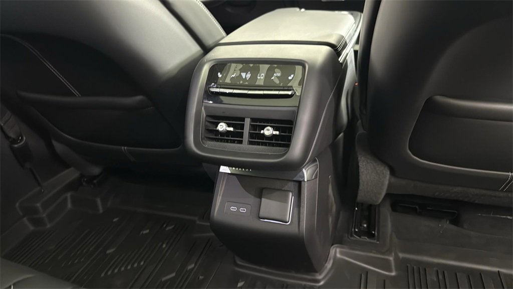 2024 Cadillac Lyriq Luxury photo 28