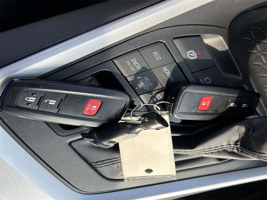2024 Toyota RAV4 XLE photo 35