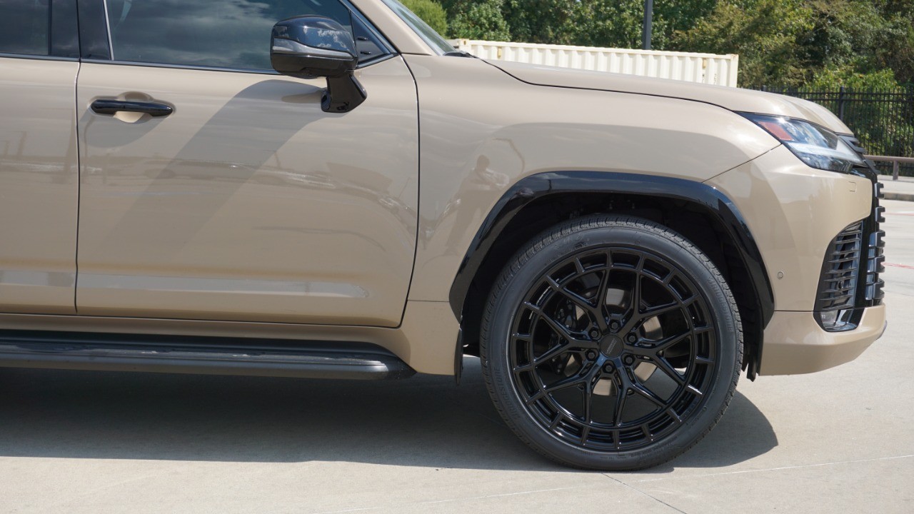 2025 Lexus LX photo 9