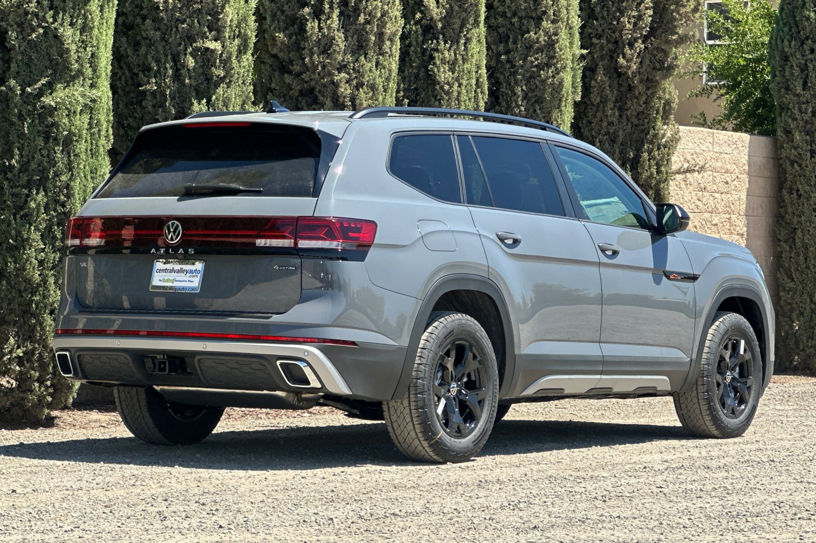 2025 Volkswagen Atlas Peak Edition SE photo 4