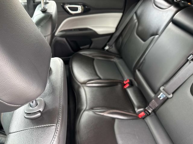 2022 Jeep Compass Limited photo 9